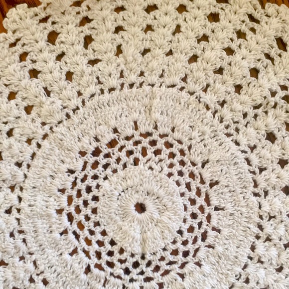 NWOT:HANDMADE  Crochet Round Cotton Lace Table Doilies Coasters White Set of 2 - Picture 4 of 4